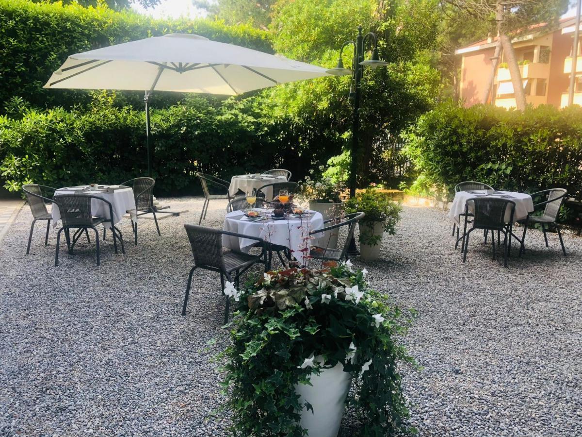 Hotel B&B Des Bains Milano Marittima Exterior photo