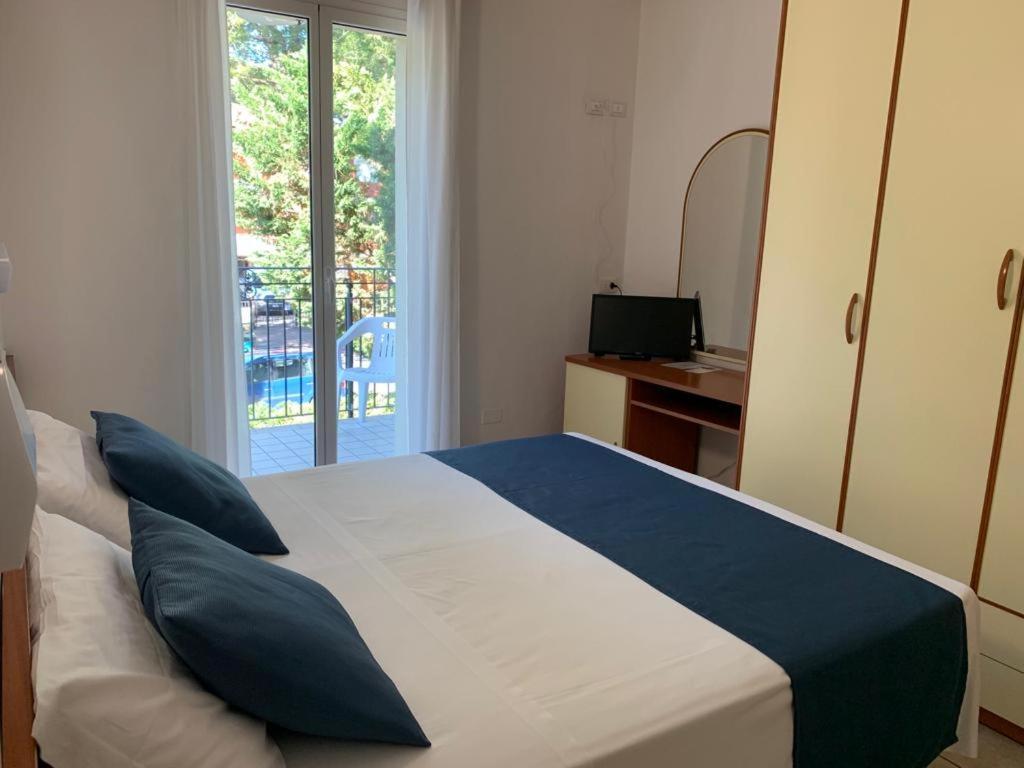Hotel B&B Des Bains Milano Marittima Exterior photo